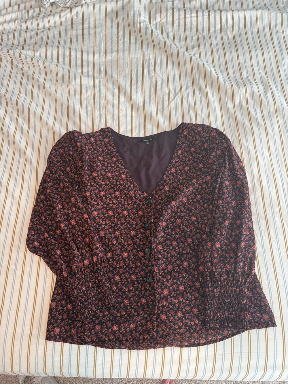 Madewell Floral V-Neck Button Front Women's Top in Dark Burgundy